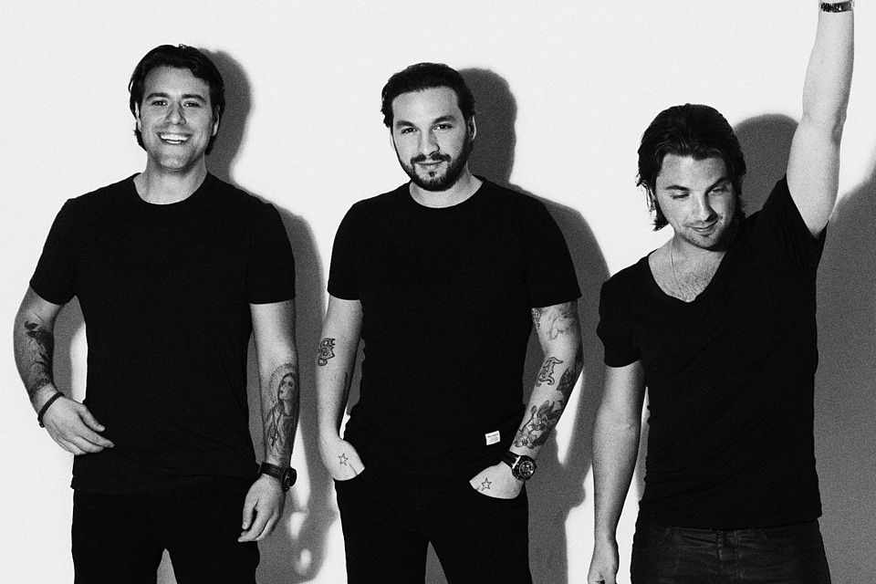 <p>Bild: <a href="https://commons.wikimedia.org/wiki/File:Swedish_House_Mafia_2012-06-16_001.jpg" target="_blank" rel="noopener">@Parlophone Music Sweden (CC BY 3.0)</a></p>